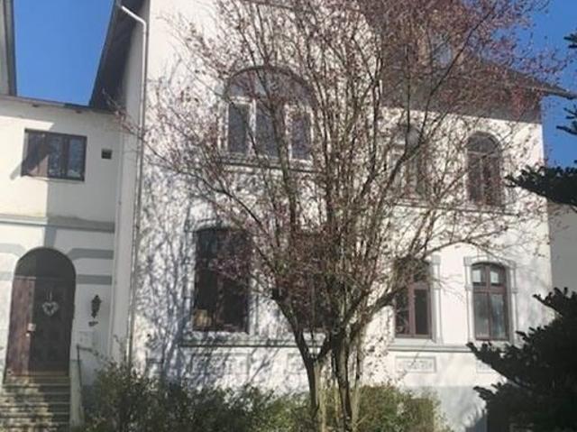 Exklusives Mehrfamilienhaus im Herrenhausstil in Schleswig Die Gelegenheit für Anleger u. Familien