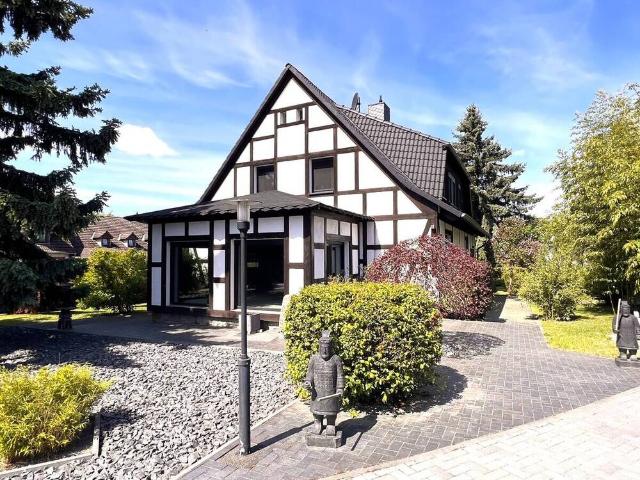 Exklusives Anwesen mit parkähnlichem Grundstück und stilvollem Wohnambiente