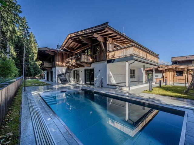 Chalet mit Outdoor Pool in sehr ruhiger Lage