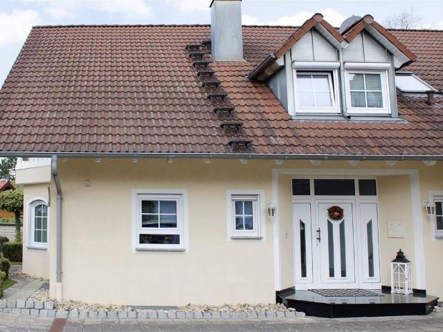 Exklusives EFH mit Einliegerwohnung, ca. 240 m², Top Zustand, absolute Privatsphäre
