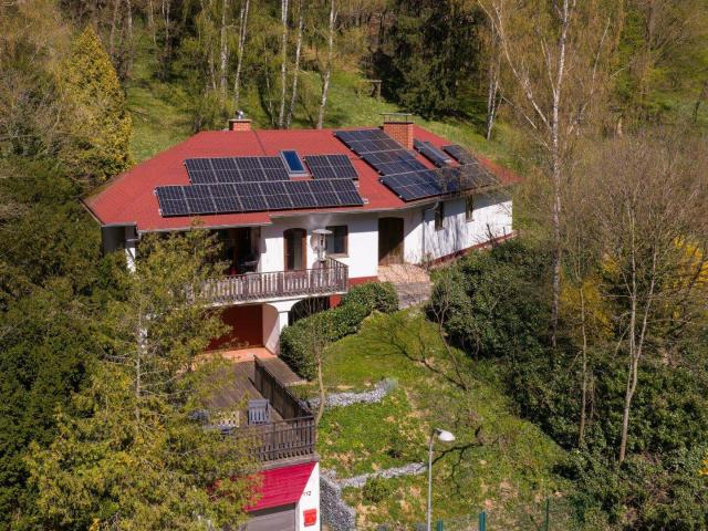 Exklusives Einfamilienhaus auf 3.710 m² Grund in Weidlingbach! Wärmepumpe! PV Anlage!