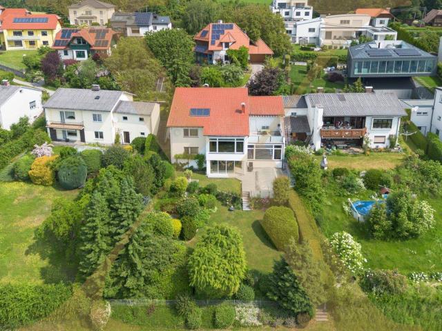 Exklusives Einfamilienhaus in Altenberg Oberbairing bei Linz mit Einliegerwohnung, Pool und Wintergarten!