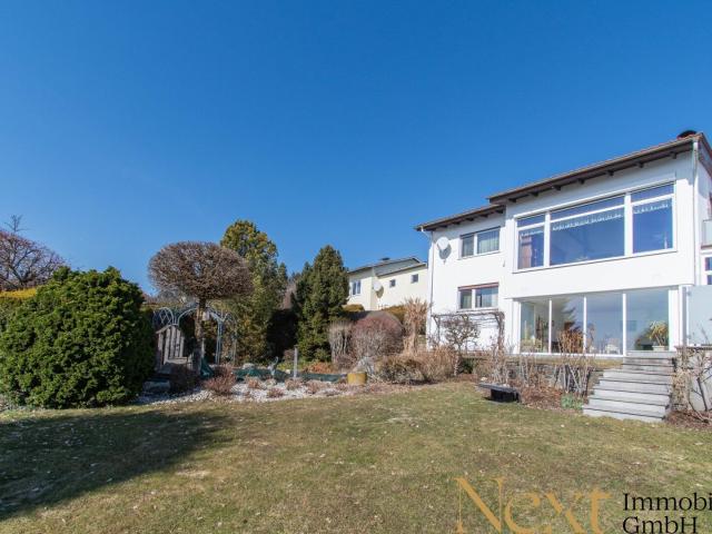 Exklusives Einfamilienhaus in Altenberg Oberbairing bei Linz mit Einliegerwohnung, Pool und Wintergarten!