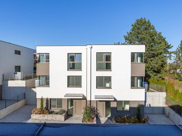 Exklusives Einfamilienhaus in Doppelhausbauweise am Herzogberg