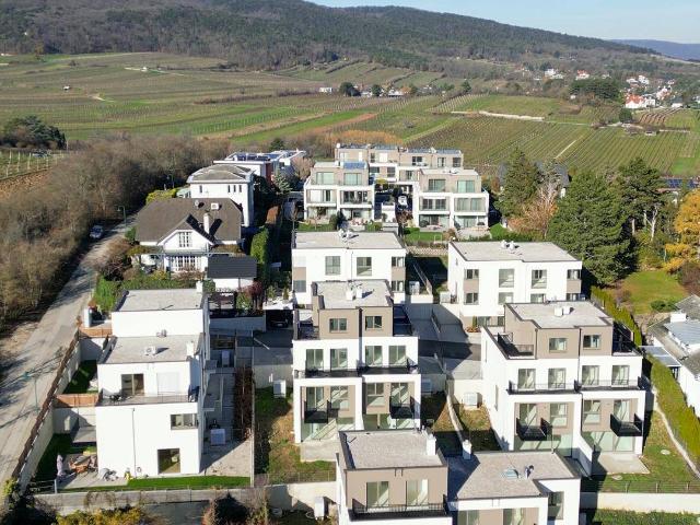 Exklusives Einfamilienhaus in Doppelhausbauweise am Herzogberg
