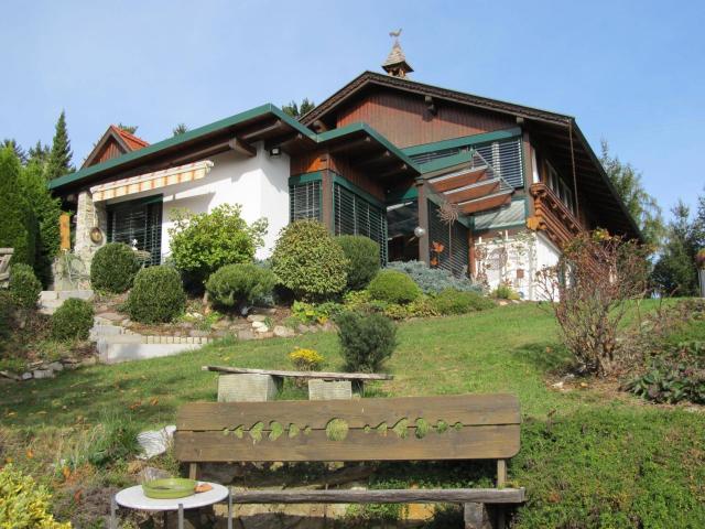 EXKLUSIVES EINFAMILIENHAUS MIT EIGENEM WEINGARTEN IN HÖHENLAGE MIT TRAUMHAFTEM PANORAMABLICK