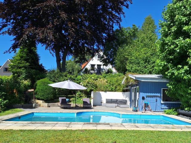 Exklusives Einfamilienhaus mit Pool