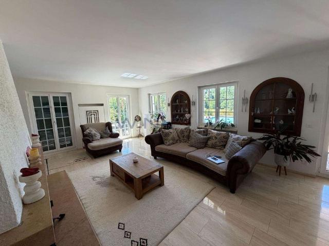 Exklusives Familienhaus mit Pool