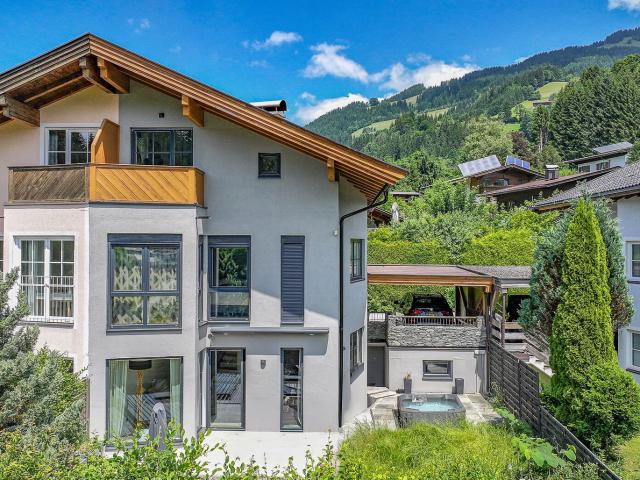 Exklusives Haus in sonniger Lage am Fuße des Kitzbüheler Horn