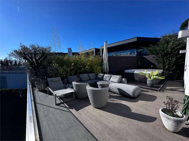 Exklusives Penthouse mit Panoramaterrasse und Blick auf die beiden Seen