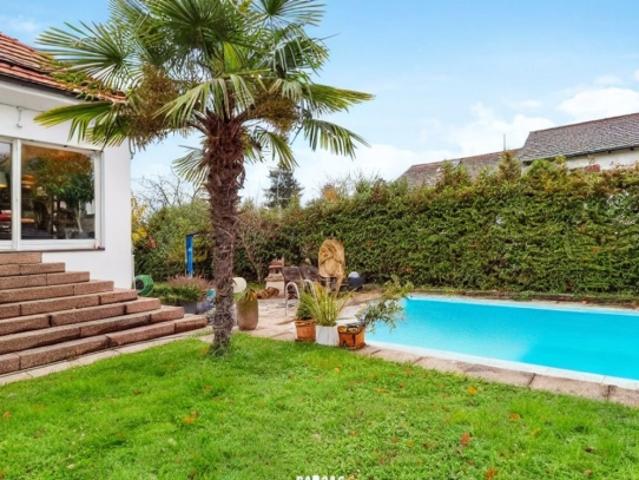 Exklusives, ruhig gelegenes Einfamilienhaus mit Pool zur Langzeitmiete