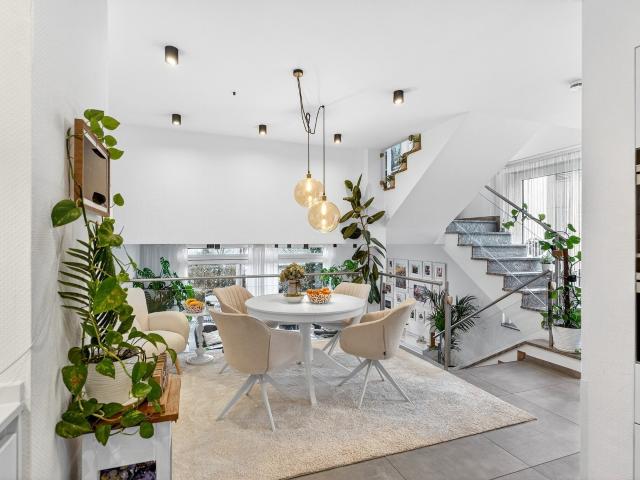 Exklusives Splitlevel Reiheneckhaus in Bestlage mit zwei Wohneinheiten