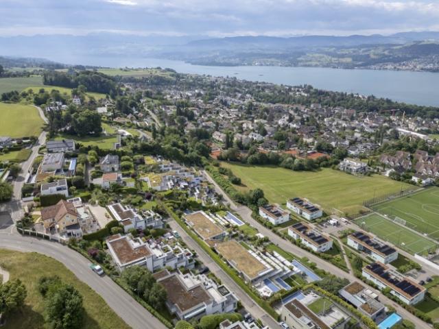 Exklusives Terrassenhaus mit traumhafter Seesicht