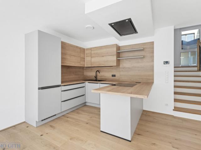 Exklusives townhouse mit garten, pv anlage & designausstattung zu mieten – wien direkt vor der tür!