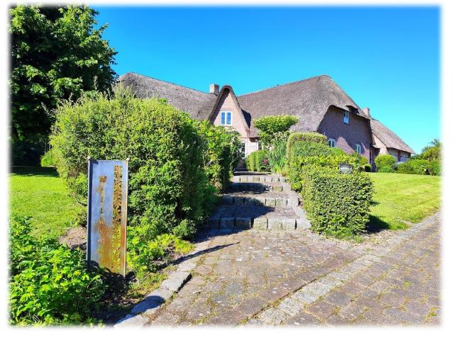 Exklusives Traumhaus unter Reet! Alleinlage !