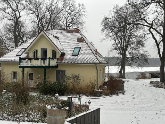 Exklusives Wassergrundstück mit privatem Seezugang in Himmelpfort