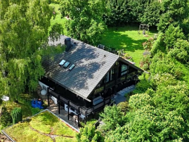 Exklusives Wohn und Geschäftshaus im HUF Holzhaus Design in Ortsrandlage