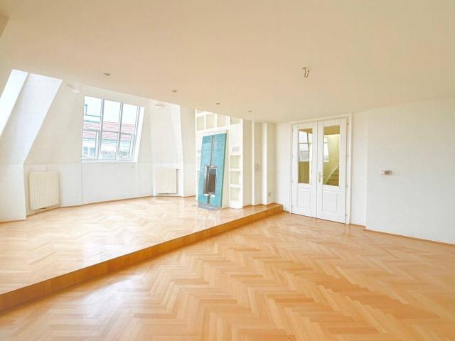 STADTBLICK Wohnen auf 2 Etagen 4 Zimmer ca. 136 m² gew. NFL Terrasse IMPOSANTE Raumhöhe