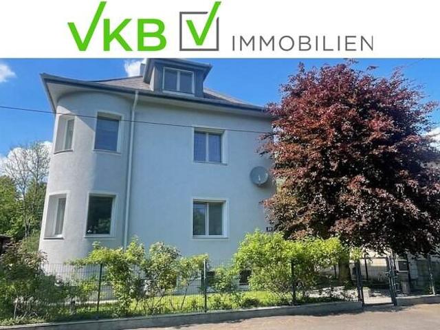 Grüne Idylle mit Straßenstille