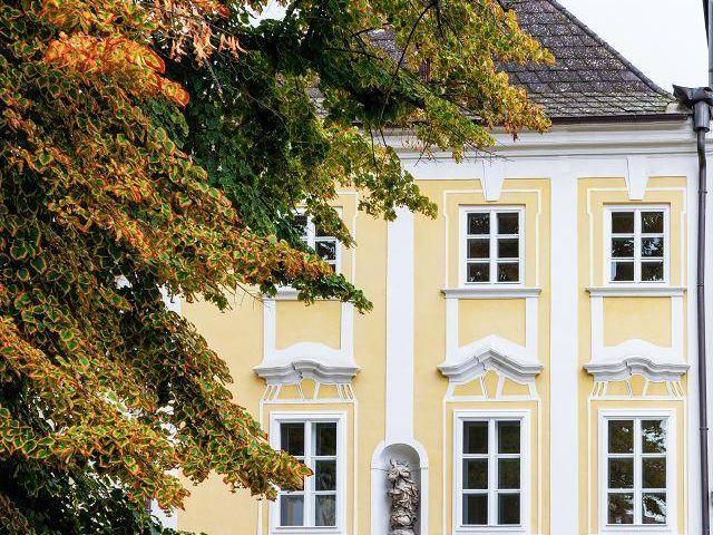 Exklusives Wohnen in Stein Top 5