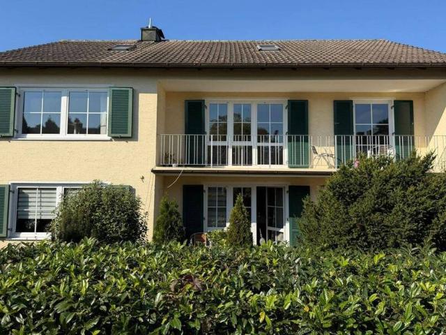 Exklusives Zweifamilienhaus beim Englischen Garten mit vielen Modernisierungen, Balkon & Garage