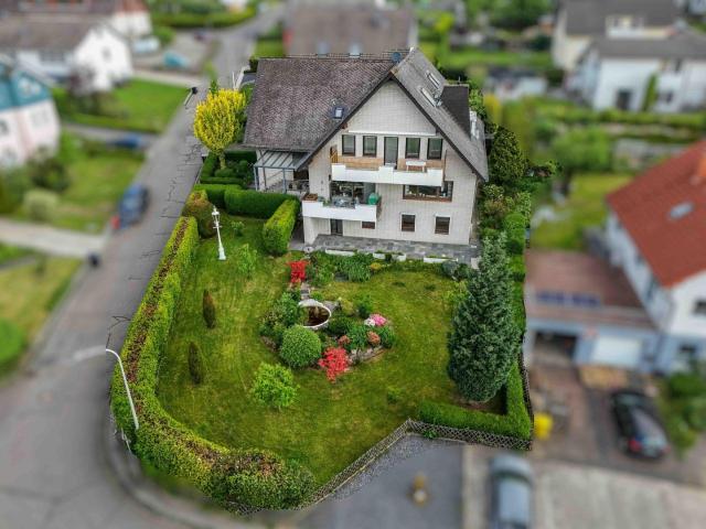 Exklusives Zweifamilienhaus mit Einlieger oberhalb von Bad Neuenahr in Königsfeld
