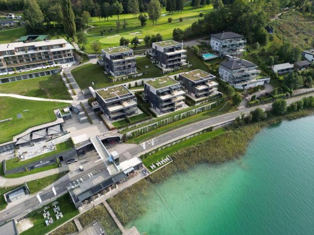 Exklusives 2 Zimmer Apartment mit traumhaftem Panorama Seeblick und direktem Seezugang am Wörthersee