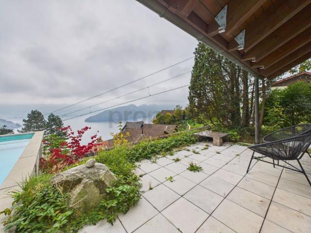 Exklusives 5.5 Zimmer Doppelhaus mit beheizbarem Pool, Hot Tub und Panoramablick auf den Vierwaldstättersee