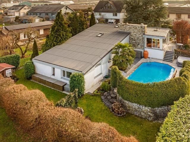 Exklusives 6.5 Zimmer Haus mit Traumgarten, Pool und direkter Seenähe – Ihr Paradies am Wasser! Objekt im Baurecht