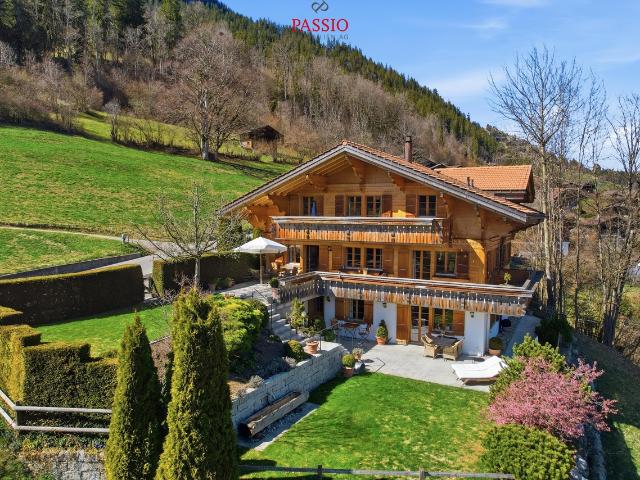 Exklusives 8.5 Zimmer Chalet mit Einliegerpotenzial & Traumgarten