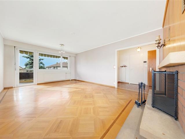 Exklusivität | 3,5 helle Zimmer mit Balkon und Parkplatz