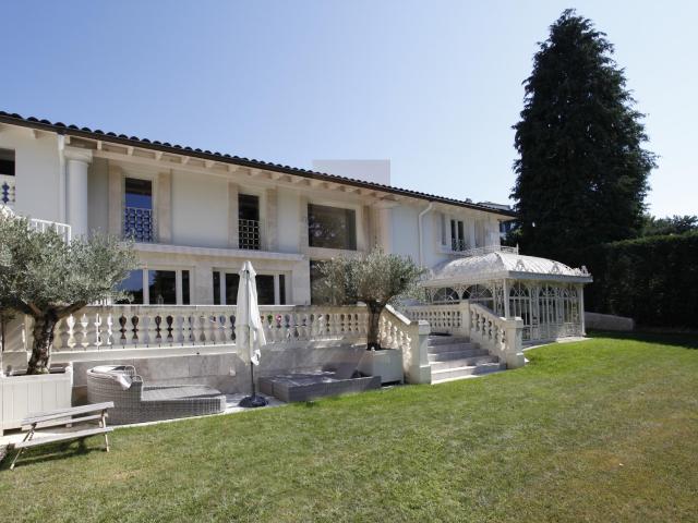 Exklusivität: Atemberaubende klassische Villa in der Nähe des Golfplatzes Cologny
