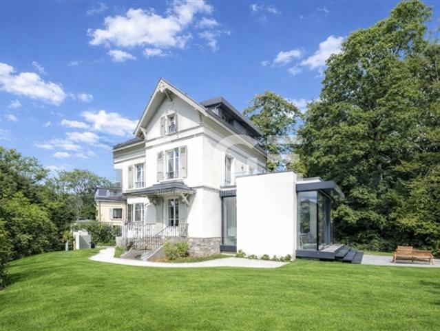 EXKLUSIVITÄT. Prächtige Charaktervilla, komplett renoviert