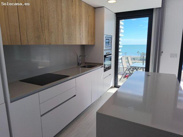 EXLUSIVO ÁTICO CON TERRAZA Y VISTAS AL MAR EN RESIDENCIAL HALIA, MÁLAGA