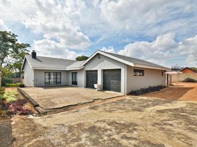 expansive 3 bedroom home with endles.