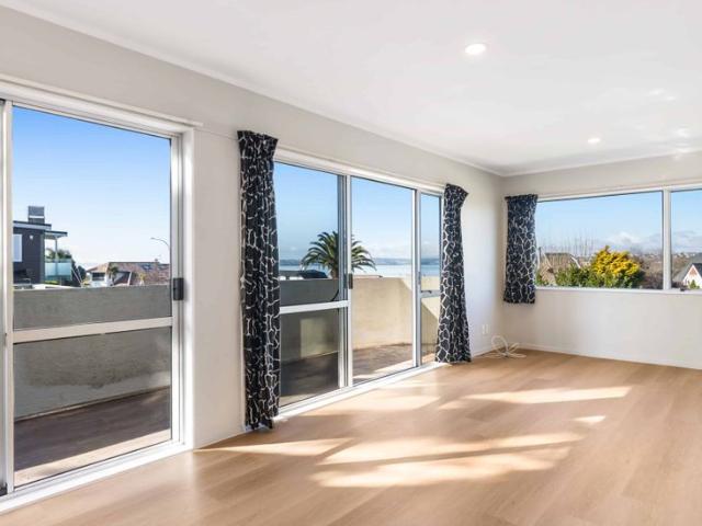Expansive Family Living with Sea Views