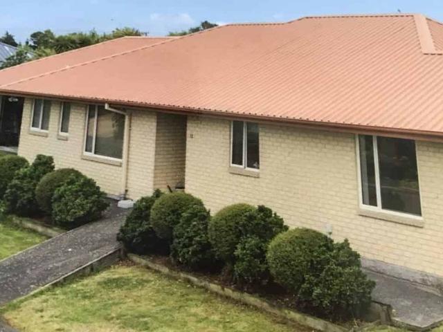 Expansive north facing living in quiet cul de sac