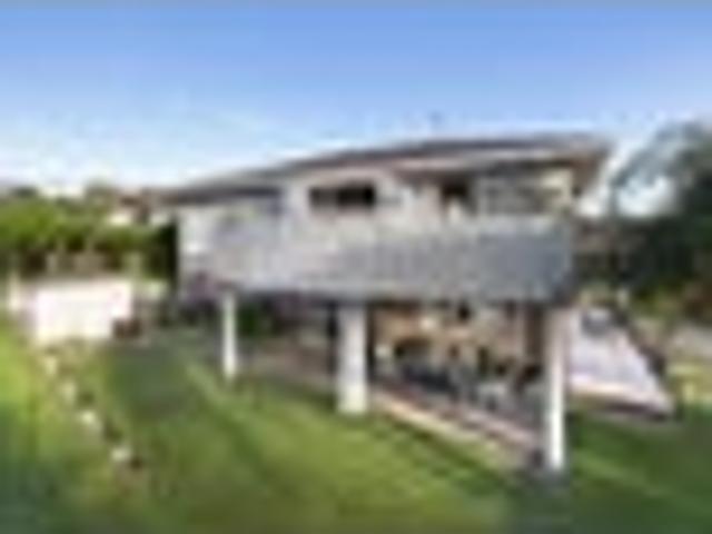 Expansive water views & extended family living