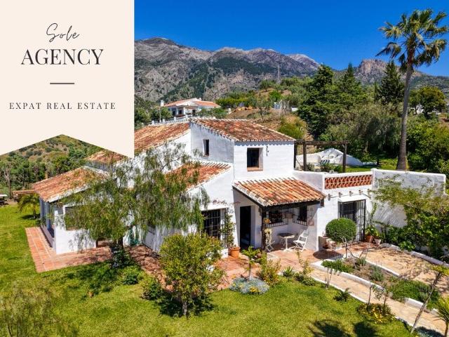 Expat Real Estate presenta en exclusiva esta impresionante p. 290m² Canillas de Aceituno