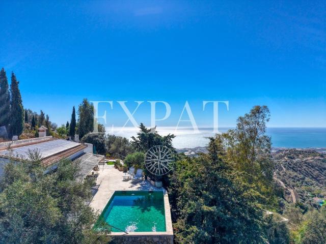Expat Real Estate presenta esta casa de campo con piscina, j. 100m² Sayalonga