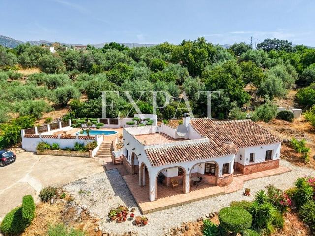 Expat Real Estate presenta esta encantadora casa de campo co. 124m² Periana