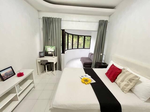 Expats Choice Tiong Bahru MRT Newly Furnish Queen Room
