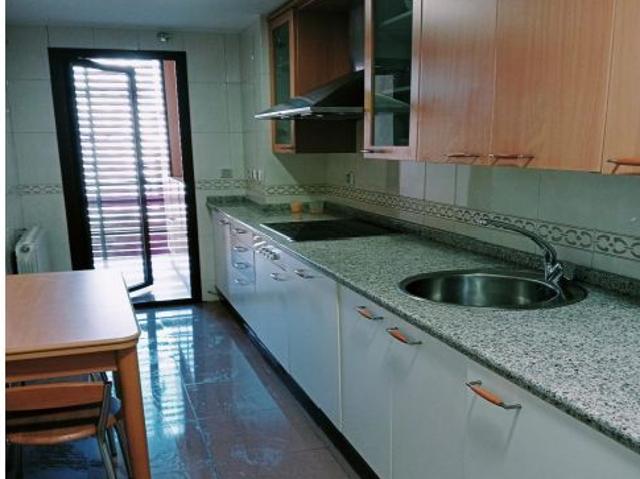 ¡EXPECTACULAR APARTAMENTO CON GARAJE INCLUIDO, P.PADEL, P.SQUASH, PISCINA, GIMNASIO Y SAUNA!