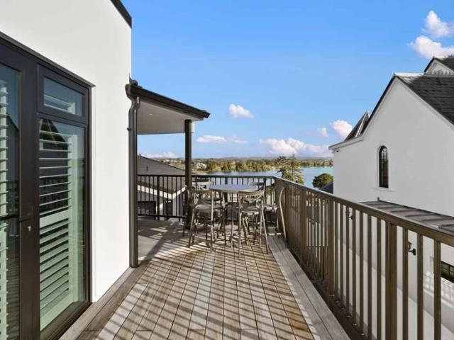 Experience an exceptional standard of living at Hamilton Lake!