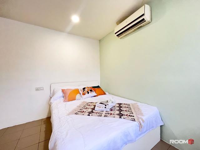 Experience in cozy places️ Fully furnished! FREE WIFI nearby with LRT, MRT Maluri
