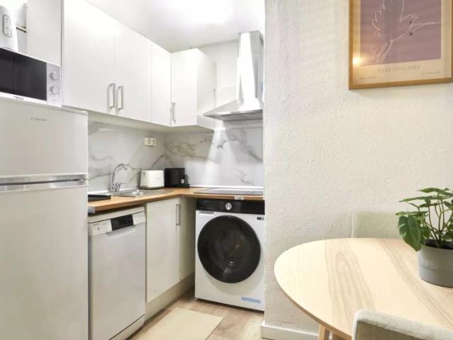 Experience Raval from This Cozy 1BR Apartment