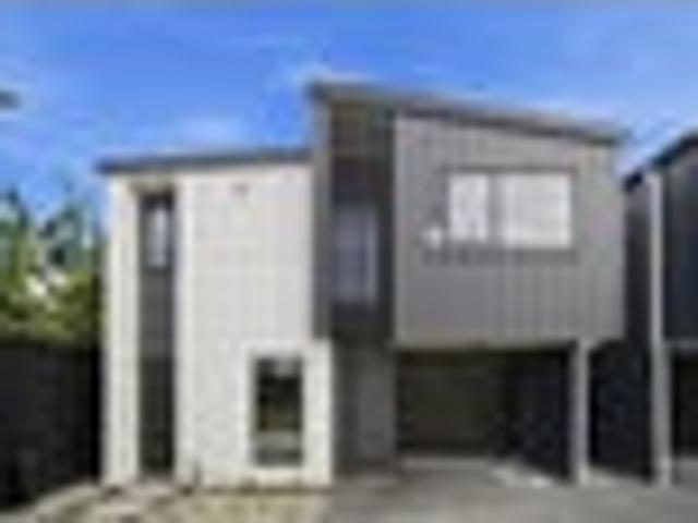 Experience the Pinnacle of Modern Coastal Living!