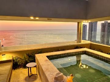 Experiencia Exclusiva · Rooftop · Piscinas