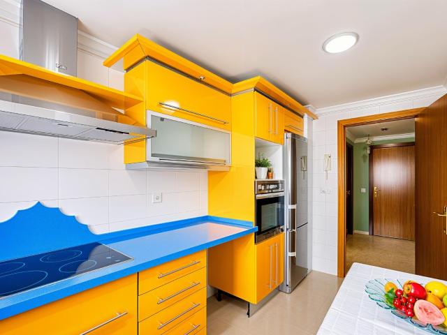 ‍‍‍ Ideal para familias: Piso funcional de 3 dormitorios y 2 baños con todos los servicios a mano