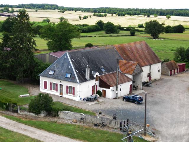 Exploitation agricole de 100 ha avec gîte, bâtiments d'élevage et potentiel d'agrandissement